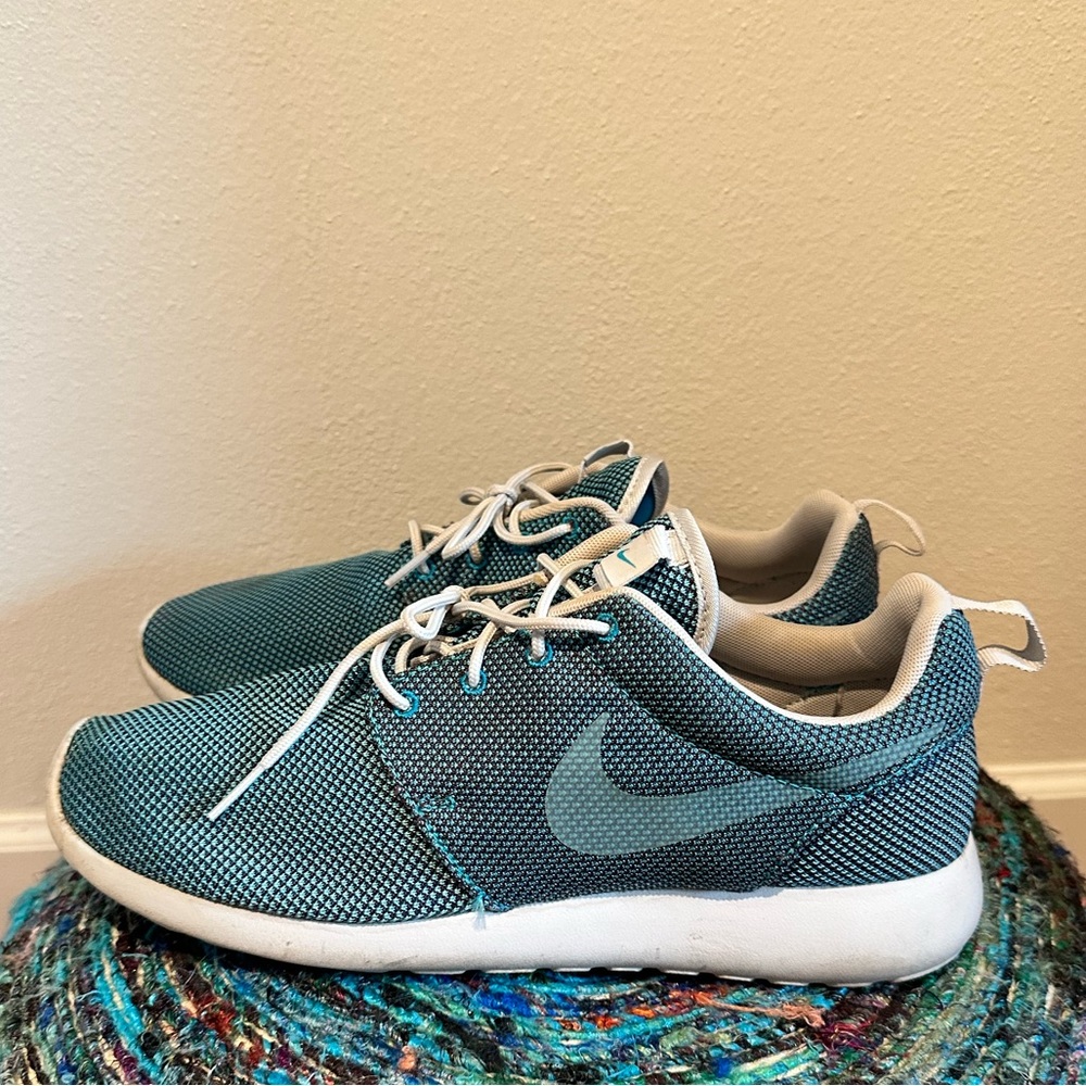 Men’s Nike running shoes, size 10.5, blue